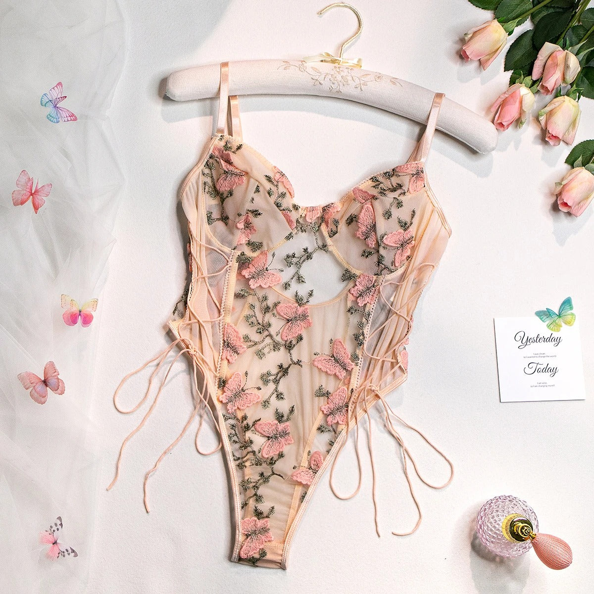 Body brodé papillon rose